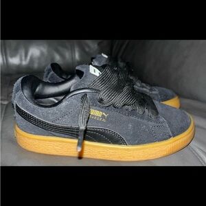 Puma Kids Sneakers in Black and Yellow